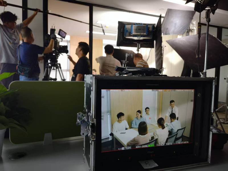 遵义县TVC拍摄公司：科技产品视觉化大师，诠释未来感与功能美学