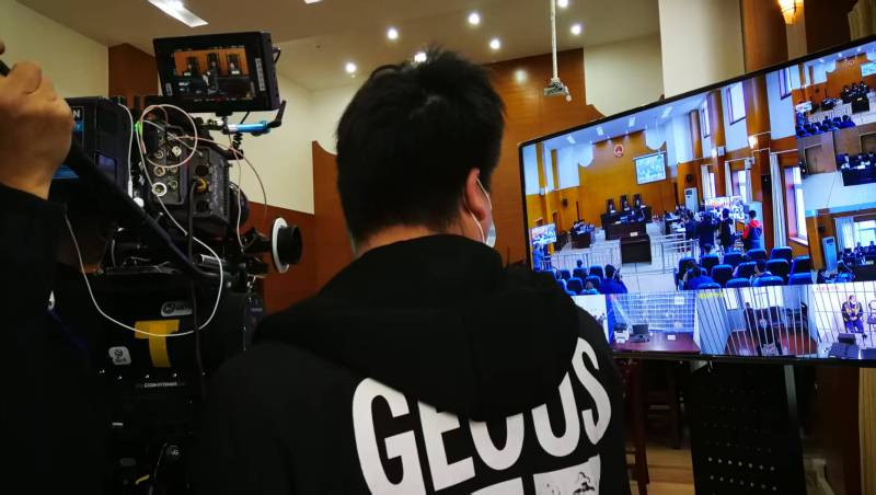AI生成VS人工创意——遵义县广告片拍摄公司的技术浪漫主义实践